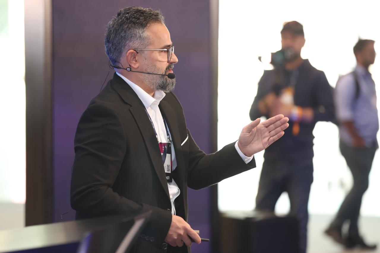 Yasser Almehio speaking on stage